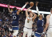 米兰体育下载-季后赛比赛陷入僵局，球队争分夺秒打破平衡的简单介绍