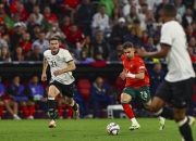 米兰体育官网-葡萄牙豪强对阵荷兰，激情碰撞赛场火爆开打