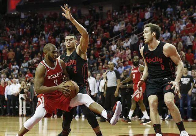 拓荒者兵不血刃击败开拓者助力季后赛席位的简单介绍