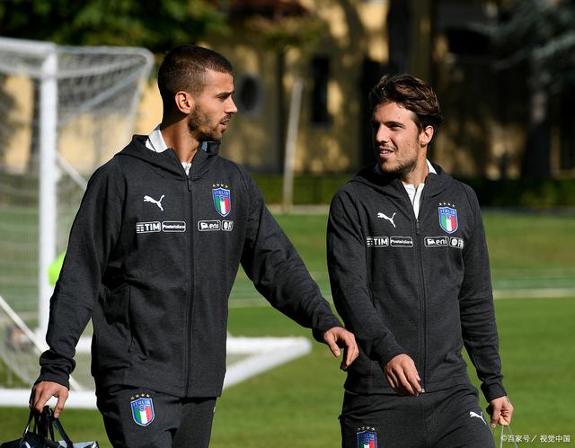 芬兰队迎战北爱尔兰队展开对抗