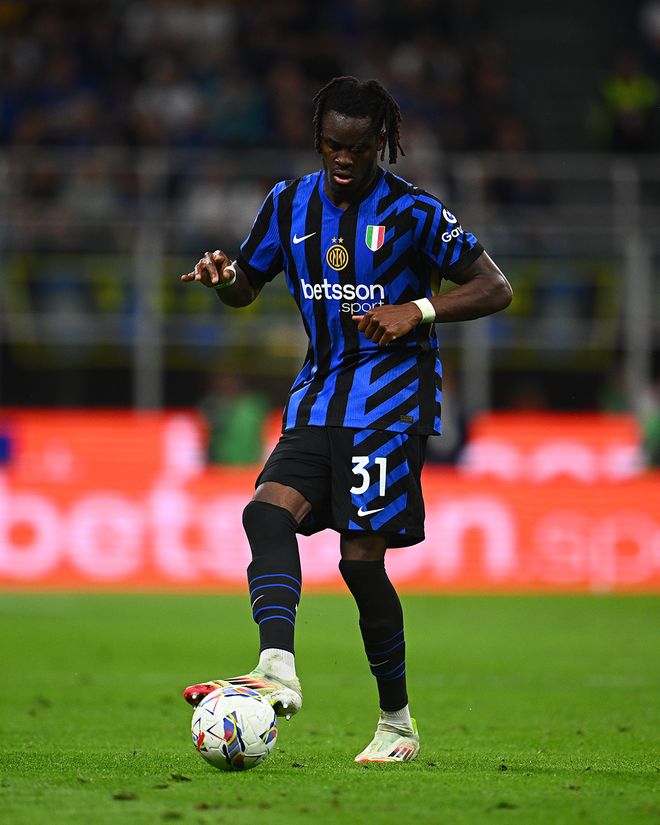 包含都灵主场战平拉齐奥，保持不败纪录的词条