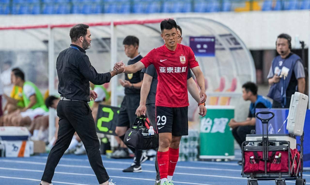 亚泰主场惨败，保级前景陷入困境的简单介绍