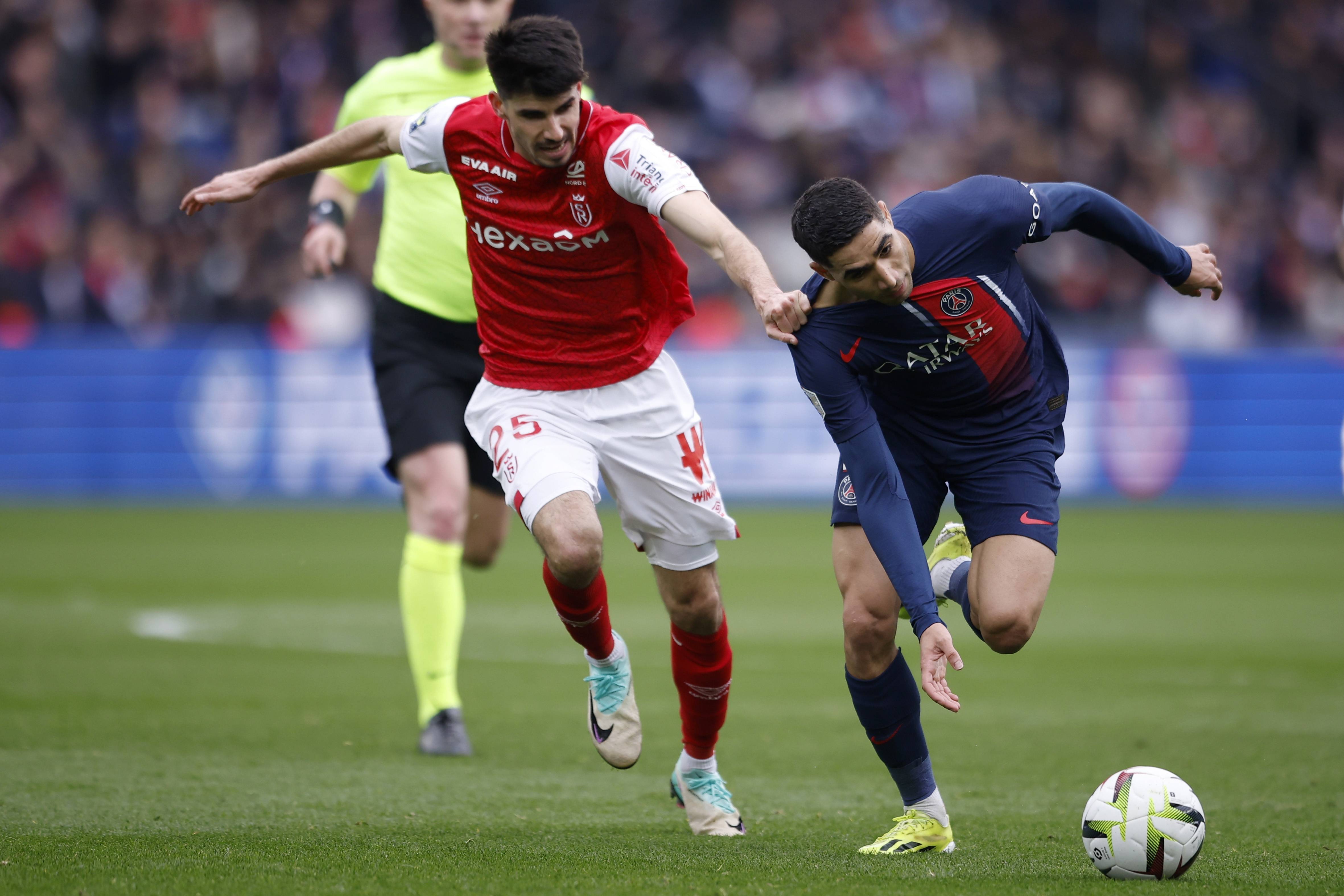 法国足球比赛中各队配合默契，场面精彩的简单介绍