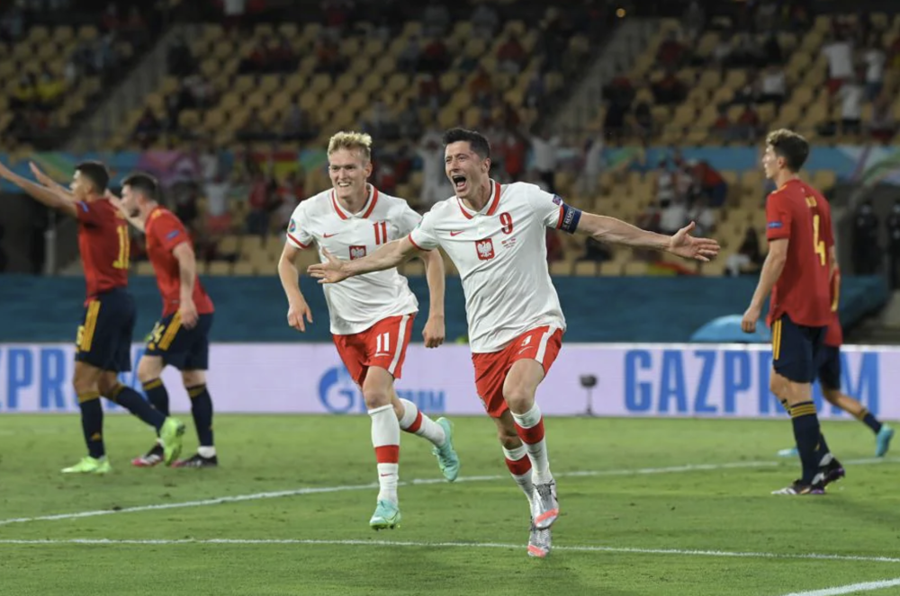 葡萄牙客场逆转波黑，莫雷诺头球破门帮助球队逆转领先！的简单介绍