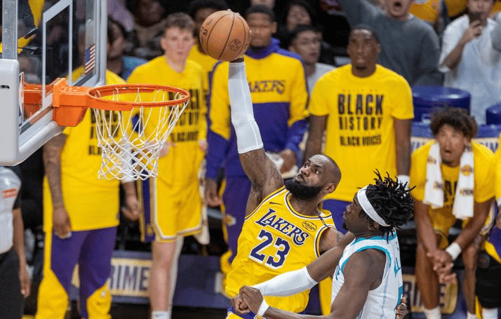 尼克斯客场逆转黄蜂，取得关键胜利