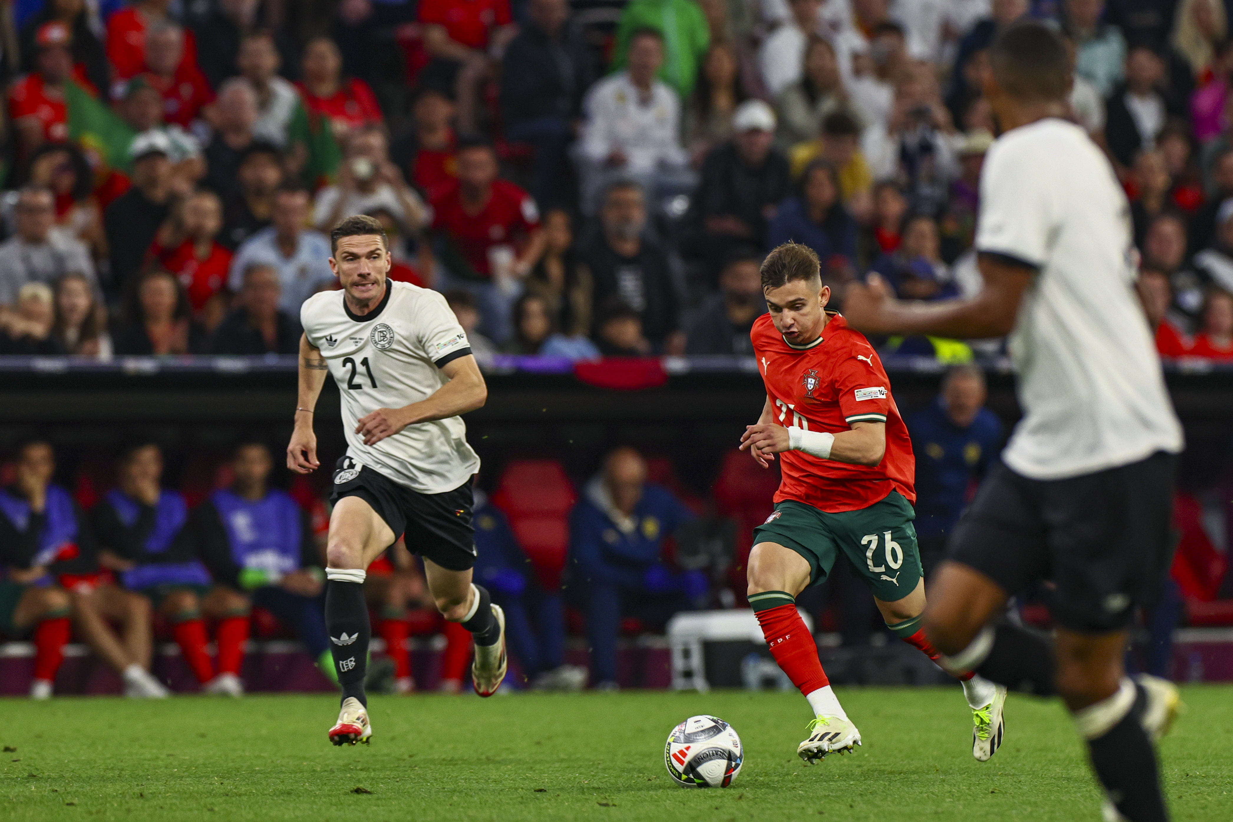 葡萄牙豪强对阵荷兰,激情碰撞赛场火爆开打 葡萄牙豪强对阵荷兰,激情碰撞赛场火爆开打