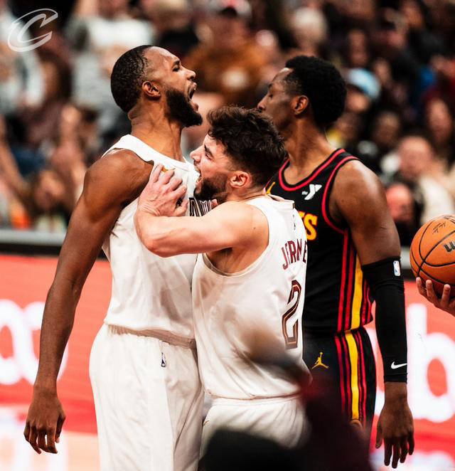 包含老鹰大胜活塞，特雷杨31分9助攻的词条