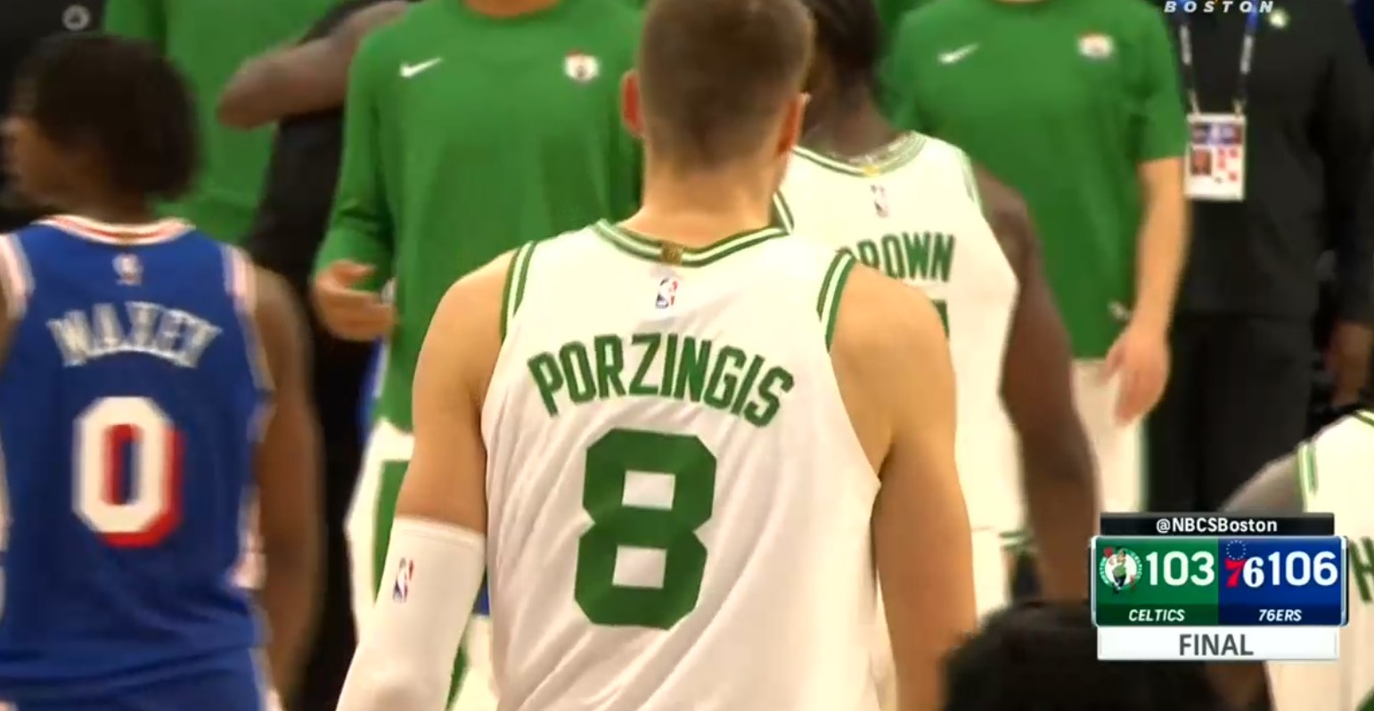 雄鹿惨败凯尔特人,遭受两连败 雄鹿惨败凯尔特人,遭受两连败